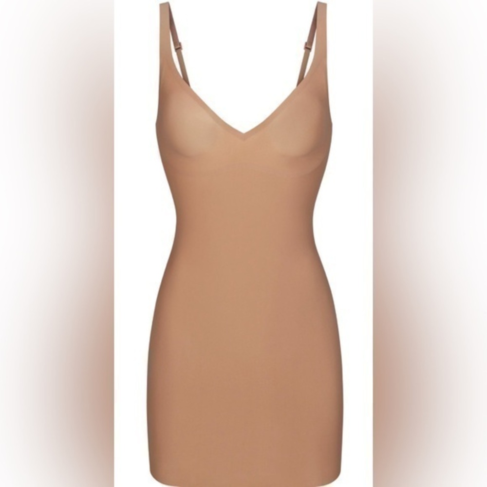 SKIMS Nude Seamless V-Neck Slip Chemise
